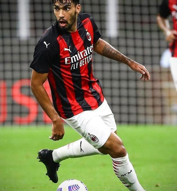 ag体育平台官网-里昂训练开放日，冲刺阶段复出首秀引欢呼，意甲在即，团队化学反应显著