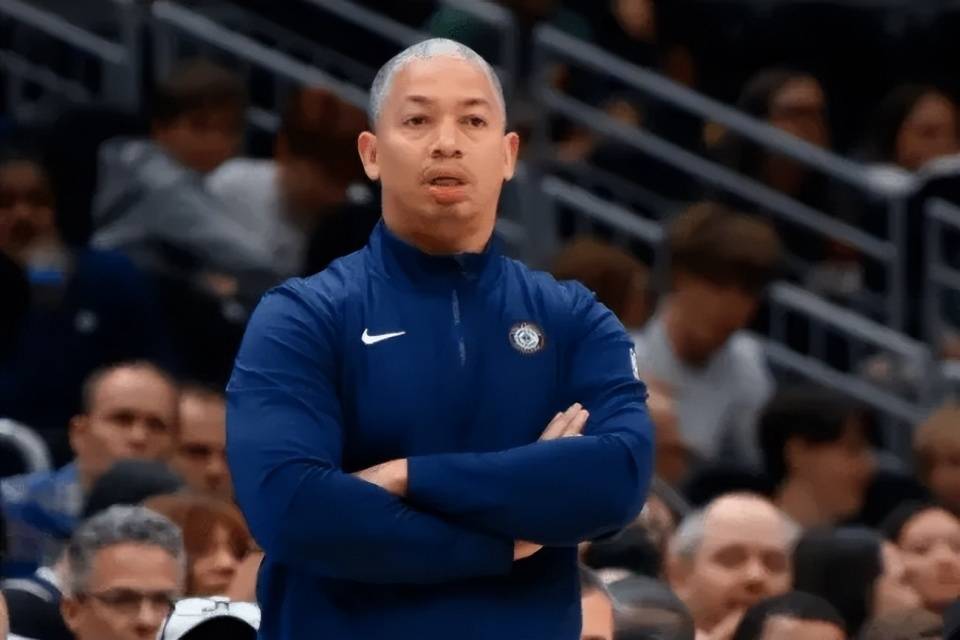 ag中国官网-德甲赛程吃紧，圣安东尼奥马刺关键时刻临场应变，更衣室稳定，临场指挥获称赞