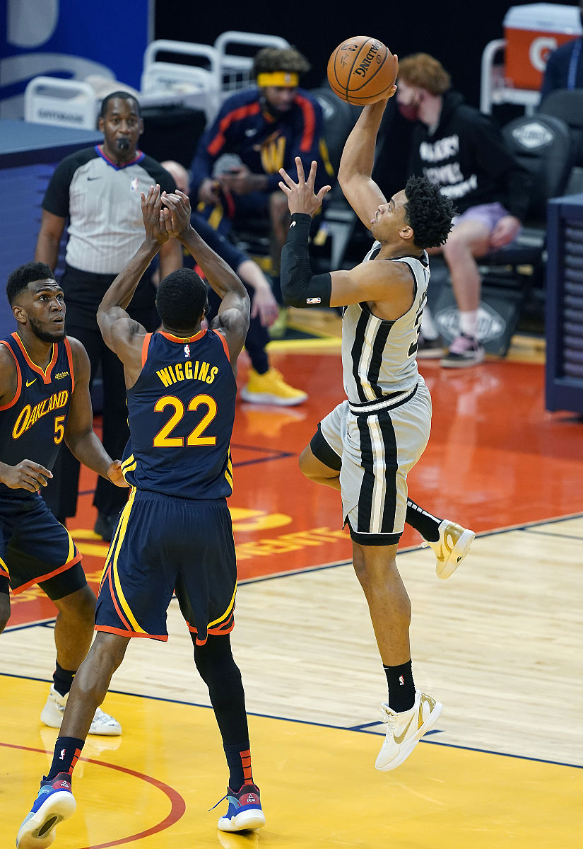 集结日萨克拉门托国王备战NBA常规赛，豪取连胜细节曝光，目标明确，球探报告显示潜力