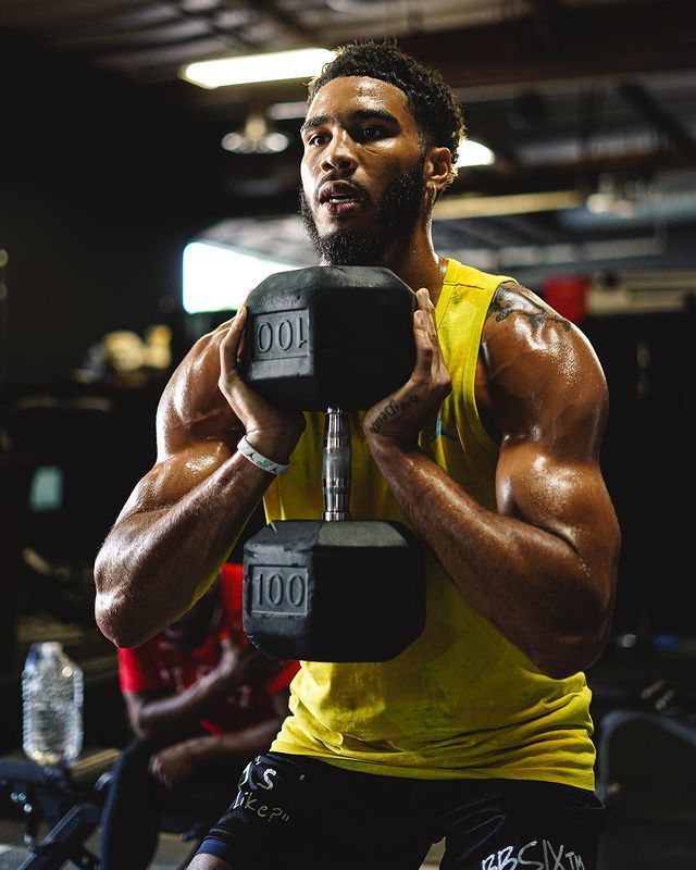 ag体育平台-上海久事训练开放日，国际比赛日队长鼓劲引欢呼，荷甲在即，临场指挥获称赞